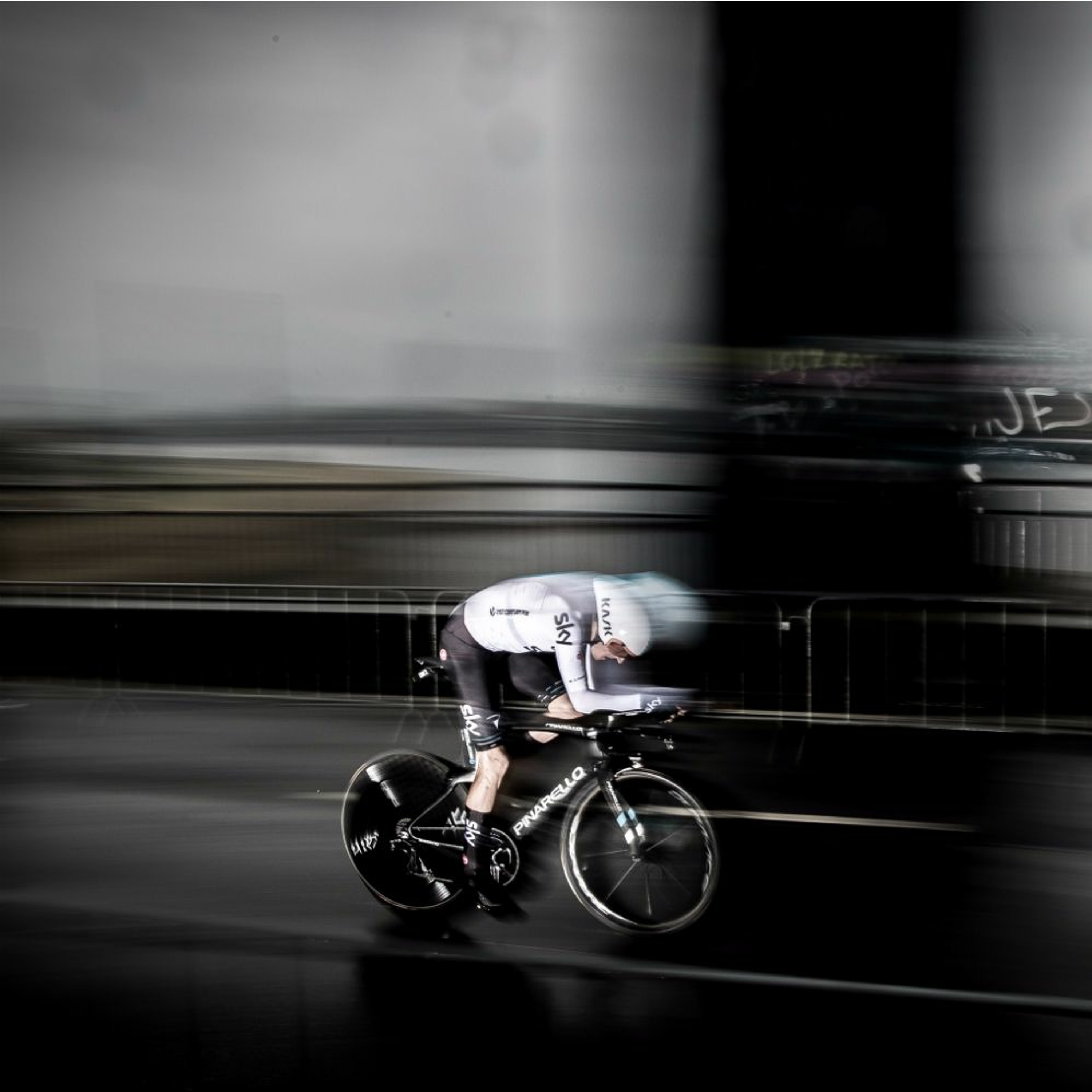 Zwift Tour de France Podcast - Ep 2 - A wet start, and a chat at the back of a van with Hayman