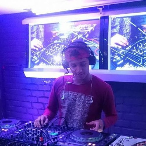 Juan Gaviria - Walking  The Morning