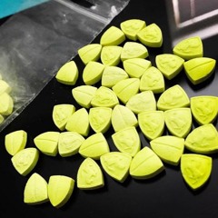 Đụ Má Nó Bê - Trung Hiếu Ft Trí Ịch Ft Cẩm Tú