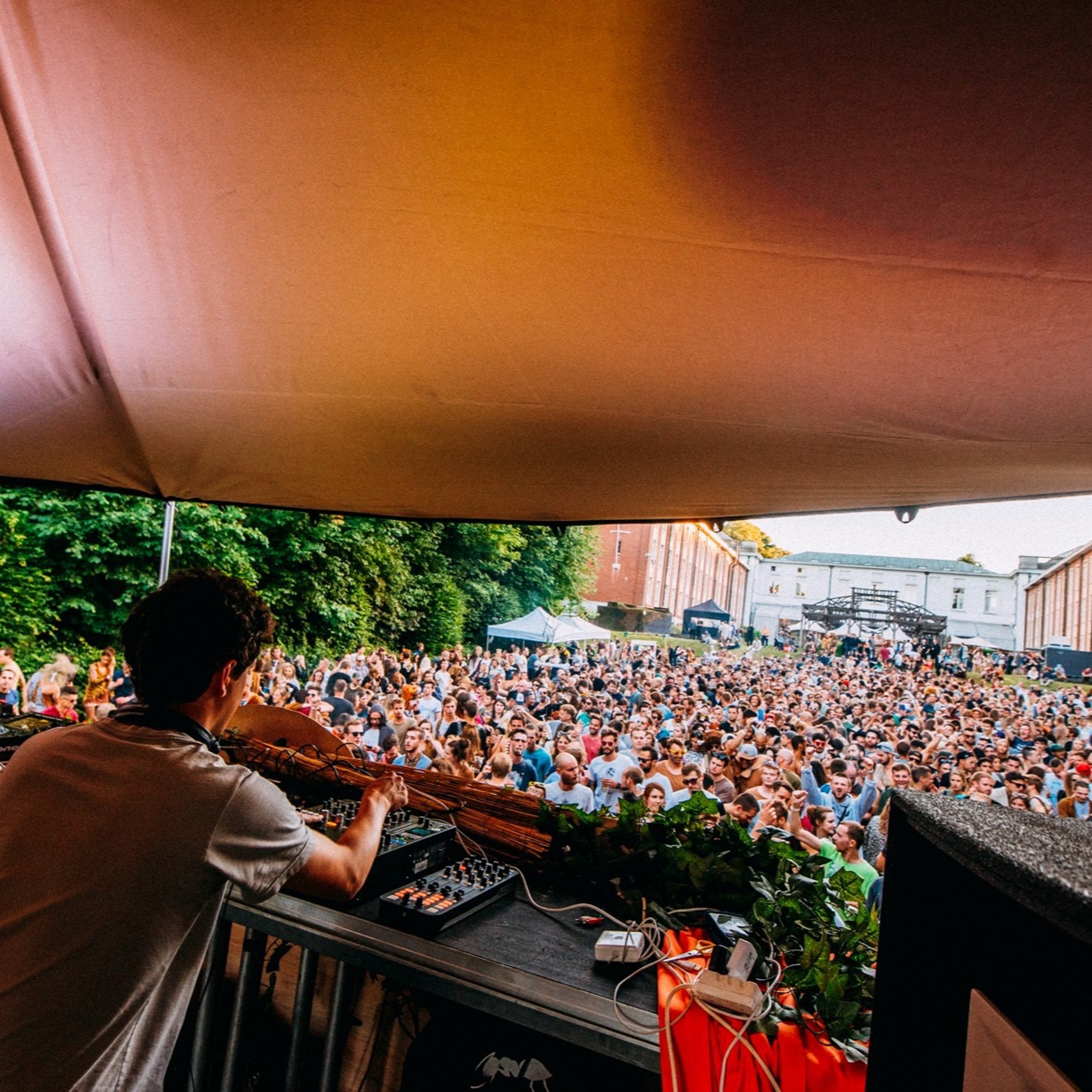 Lucas Caroso @ Thé Dansant Préhistoire (Colonial Palace) episode artwork