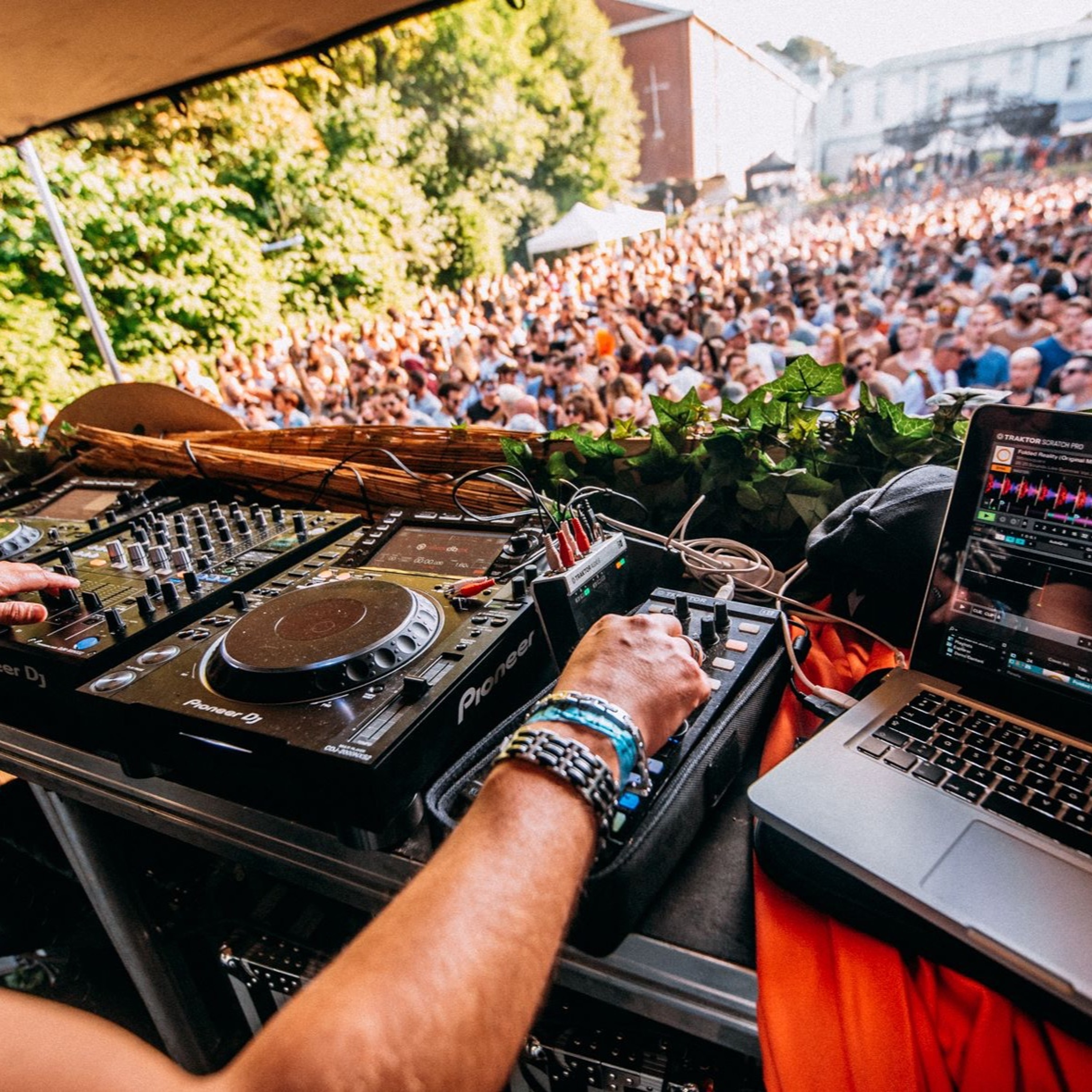 Biool Mendez @ Thé Dansant Préhistoire (Colonial Palace, Tervuren) episode artwork