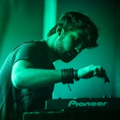 OLIVER HELDENS | Qazar vs. Never Be Like You (Whaler Reboot)