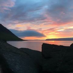 Sól skín á Skutulseyri
