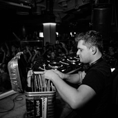 Florian Meindl DJing at Artheater Cologne July 2017