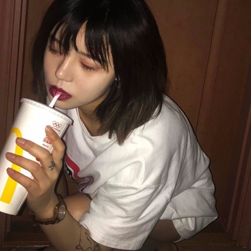 Stream VCRtapeeffectandanupsidedowncross by B a s e d B l e a