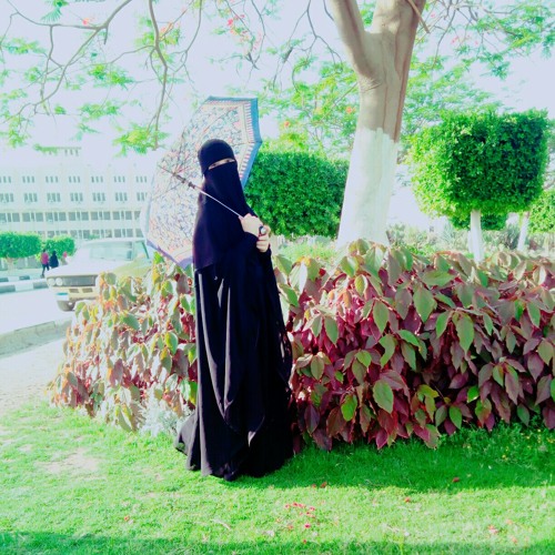 وأرى طيفكِ حولي ..💙