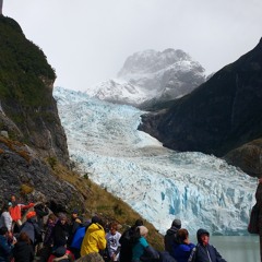 Hypnotic Glaciar Cracking
