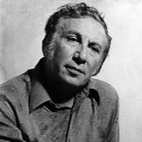 أيظن أني لعبةٌ بيديه ؟