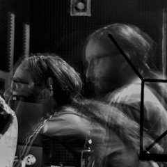 Painting a blu day with a grey pencil