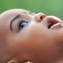 കുഞ്ഞു അച്ഛന്റെ ആരാ