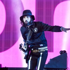 Kasabian - Crazy (Gnarls Barkley cover) [Live at Glastonbury 2014]