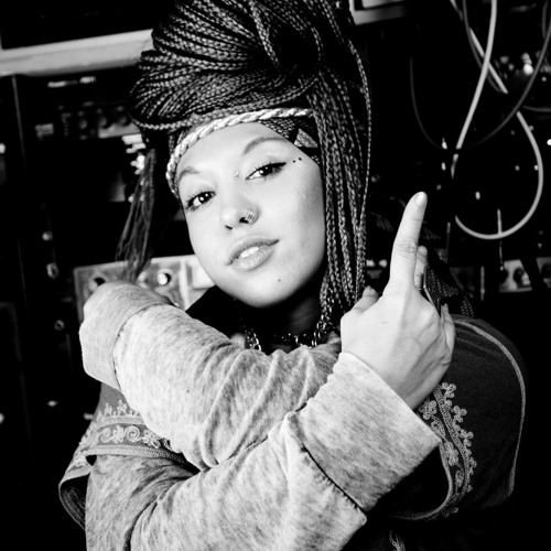 LAYER (Julien Dyne, Yarah Bravo, Pugs Atomz, Dj Vadim)