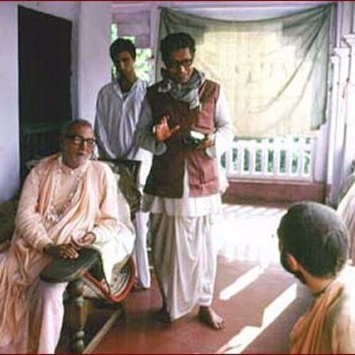 Stream Śrī Rādhāṣṭaka - Srila Bhakti Sundar Govinda Maharaj y Srila ...