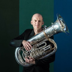 "New Kid" performed by Oystein Baadsvik