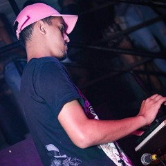 MC GW, MC Pé de Pano  e MC Denny - Vem Por Cima e Senta Senta [ DJ Guilherme e DJ Bill ].mp3