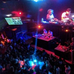 Boom Boom Baile Funk - Izzy WIse