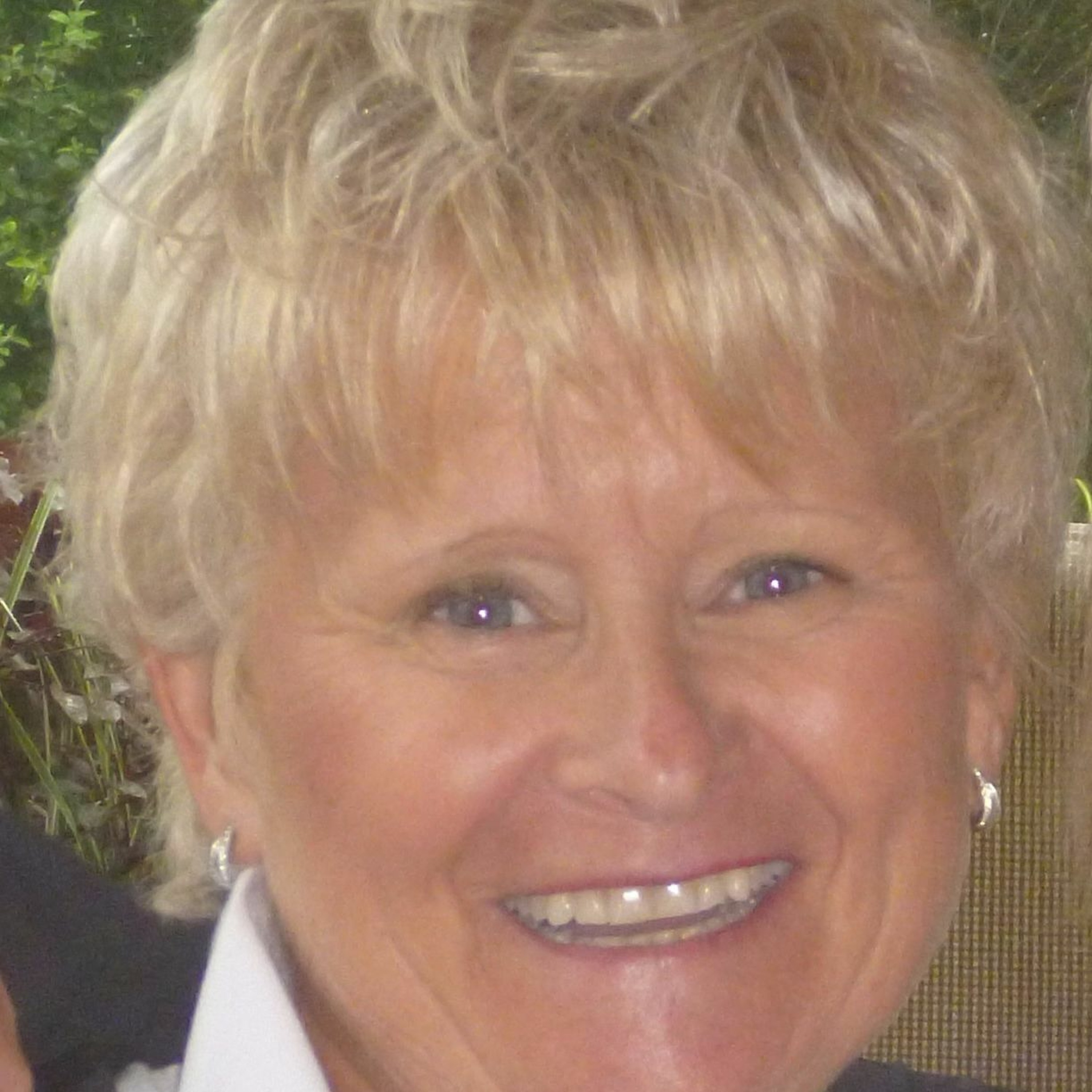 The Wonder of Honeybees with Sandi Dickey