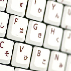 キーボードを叩く音。