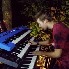 Rezz on Keyboards [Vid in Bio]