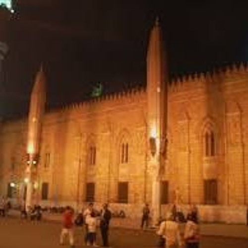 مُحبّة تشدو بالمديح على باب مولانا سيدنا الحسين ولحظة فوز المنتخب :)