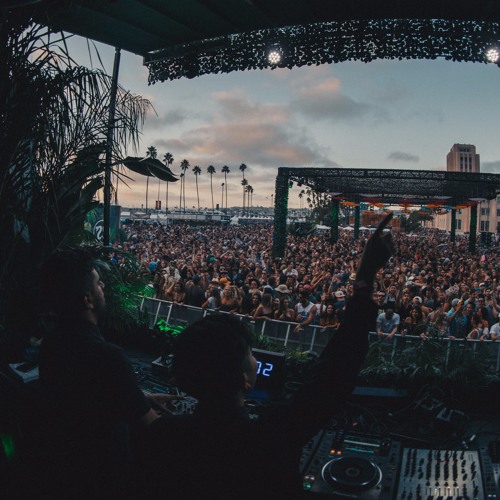 Hotel Garuda - Dancing On The Moon Tour Mix