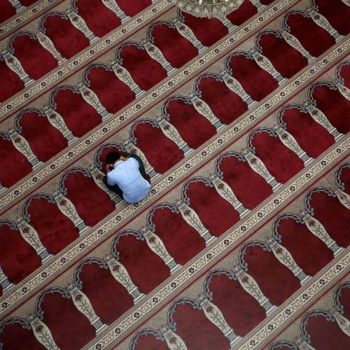 أَمَّنْ خَلَقَ السَّمَاوَاتِ وَالْأَرْضَ وَأَنزَلَ لَكُم مِّنَ السَّمَاءِ مَاءً : معاذ العيد