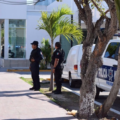 Policía balea vehículo familiar por error