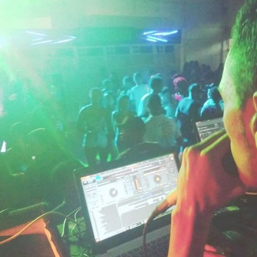 == ELES PASSA FAZENDO A RONDA VS SÓ PEGA EMPINADINHA (( DJ PL DO SALGUEIRO ))