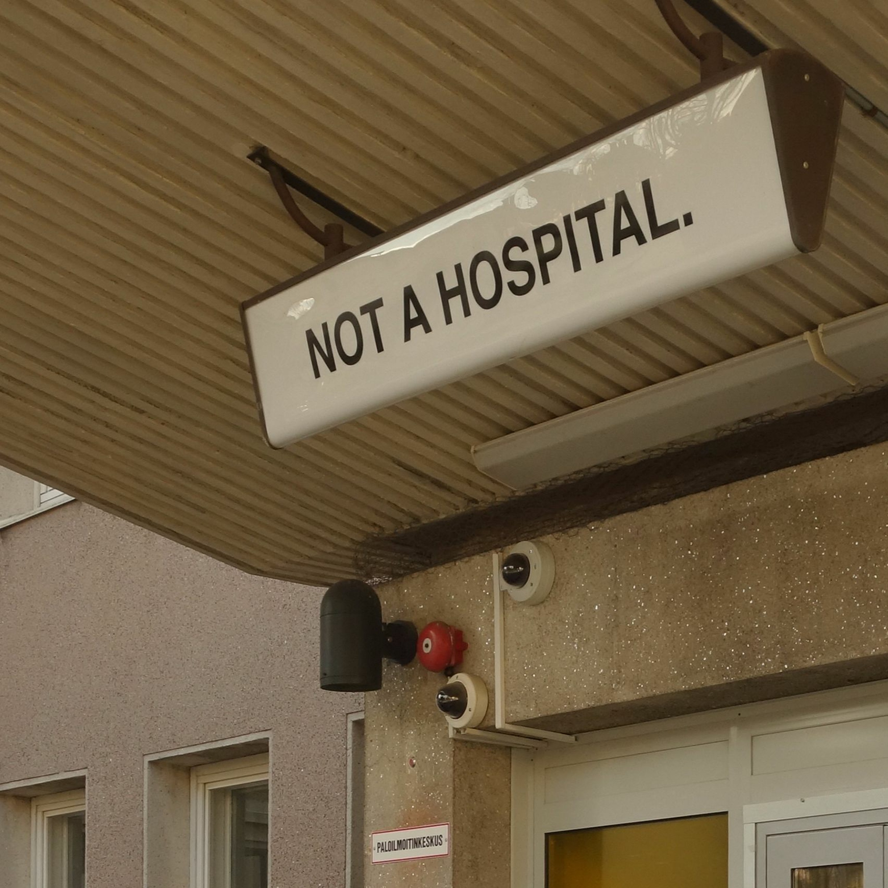 NOT A HOSPITAL: Jätenauhaa ja suoraa puhetta 27.10.2017 - Helsingin Lähiradio 100,3 MHz. episode artwork