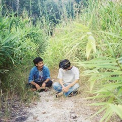 ห้วงคำนึงหนึ่งของแม่ค้าขายลำไยในเดือนมิถุนา ถูกลิขิตเขียนและร้องโดยเด็กชายประชา (เรย์ อิสยา)