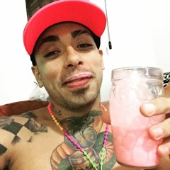 CORNETADA COMENDO AQUELE LANCHE CAPRICHADO