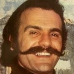 بين الرمل وبين المي اﻷزرق بعيونها لالى - طوني حنا