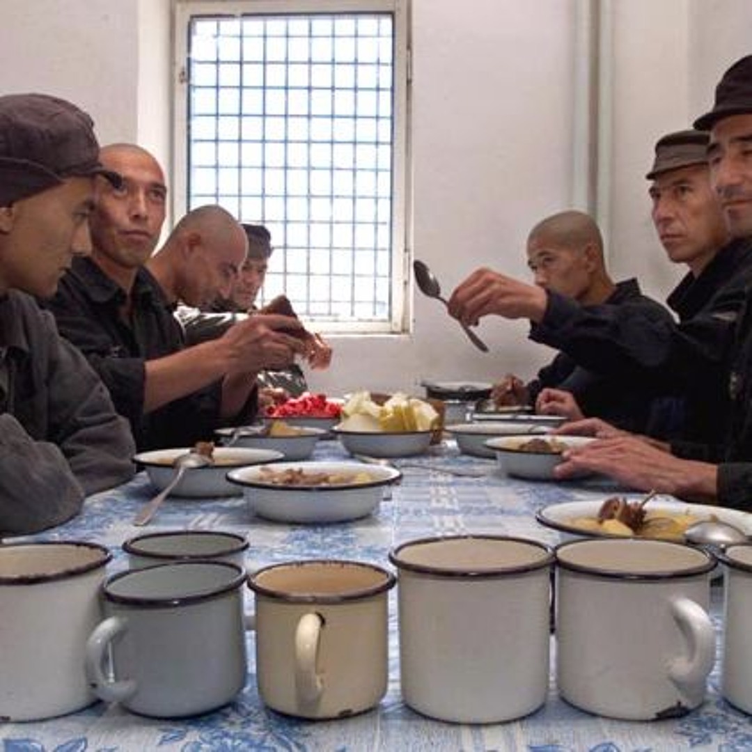 В нем сидят заключенные. В нем сидят заключенные. Колония строгого режима. В нем сидят заключенные. В нем сидят заключенные.