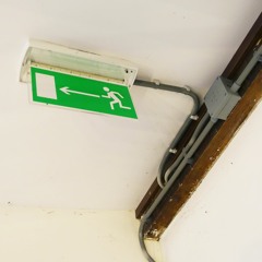 Geluid #1: zoemende noodverlichting