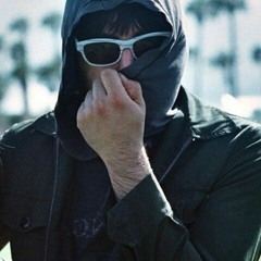 Crystal Castles - Untrust Us (EMMX Remix)