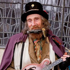 Onkel Willi: Bei dem Kult-Straßenmusiker zuhause in seiner Laube