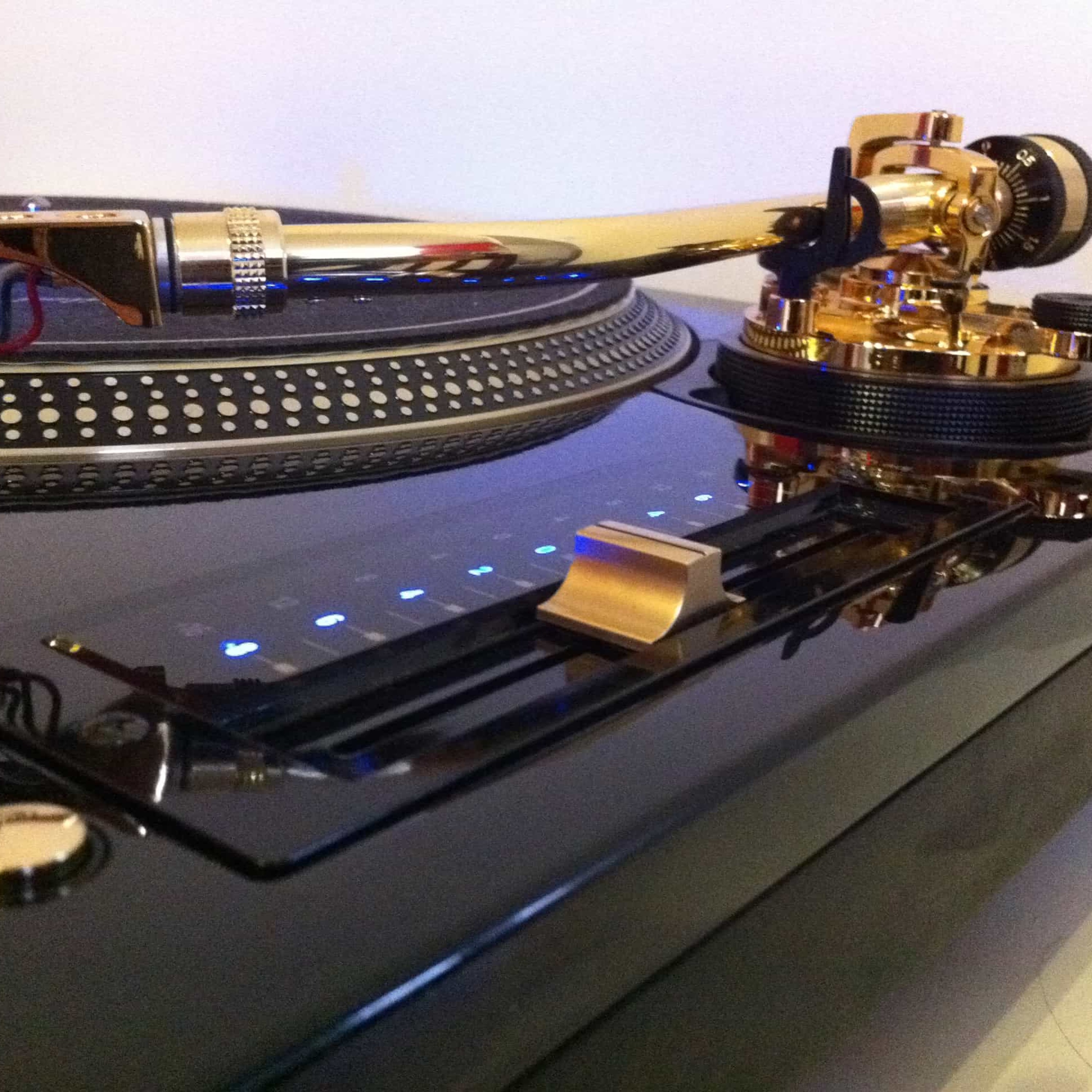 DJ Frankie Dee