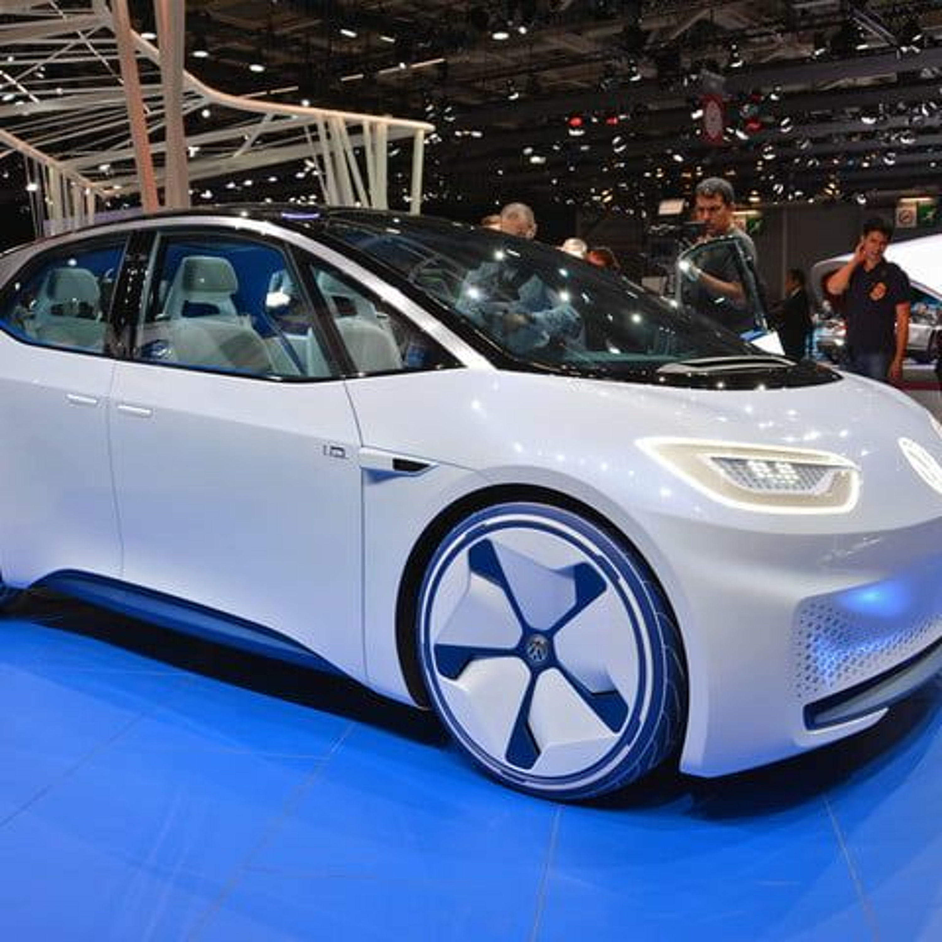 Overdrive: Rolls Royce EVs; Evolution of the Motorcar through Photography; Flying Cars, Tesla Trucks thumbnail