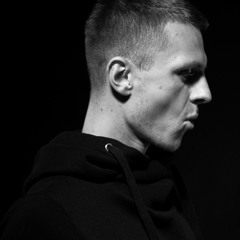 03. RAP RETROSPEKCJE (feat. Kamol)