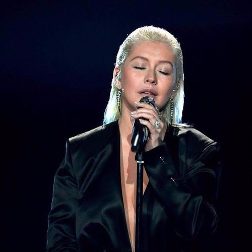 Christina Aguilera - Whitney Houston TRIBUTE At AMA's 2017