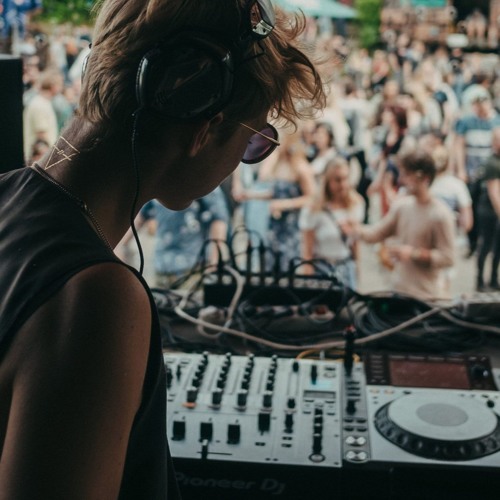 Stream Franca Listen to DJ Sets & Podcasts playlist online for free