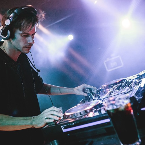 Fortitude 2000s Liquid Rollers Mix Nov 2017 (that briefly goes a bit techy)