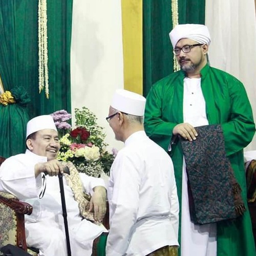 Qasidah Majelis Rasulullah SAW - Fii Rajab Kam Ajaib + teks qosidah.mp3