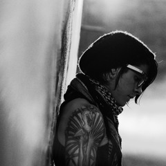 Daisy Bellis - Self Destruction