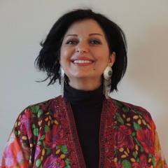 Ay Negare Nazanin, Pari Isazadeh