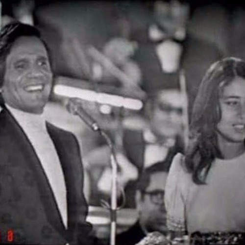 الدنيا إحلوّت كدا ليه ؟ | عبدالحليم ينتشي حُبًا