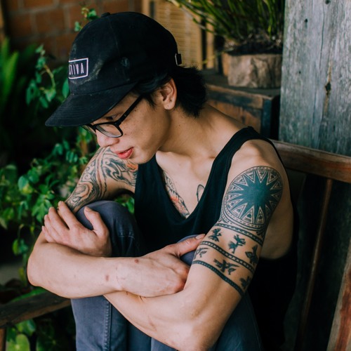 là tình yêu, là thù hận, là bia đá