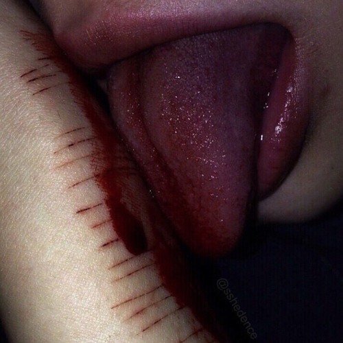 Yung skeleton- fading to nothing (prod.deathbath) I luv u fans thank you so much <3