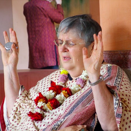 Yamuna Devi Dasi - Responsive Govindam Prayers + Ecstatic Kirtan - Chowpatty - 2006