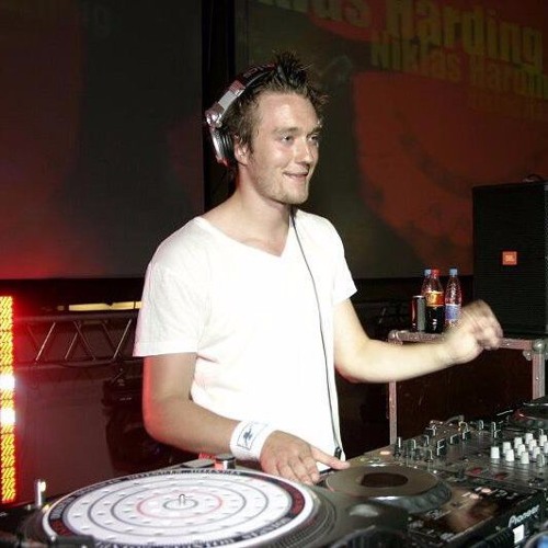 Stream Niklas Harding Live Global DJ Broadcast 23.02.2004 by rave